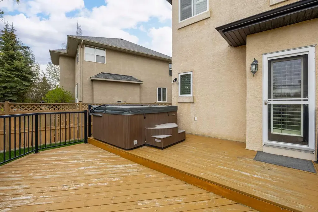 22 Strathridge Court SW Calgary AB T3H 4M2