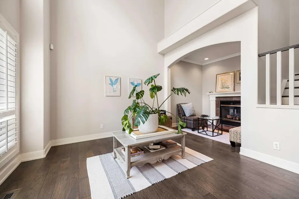 22 Strathridge Court SW Calgary AB T3H 4M2