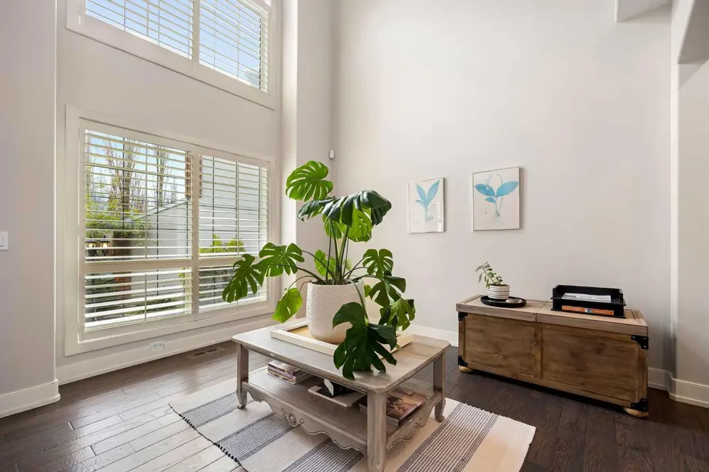 22 Strathridge Court SW Calgary AB T3H 4M2