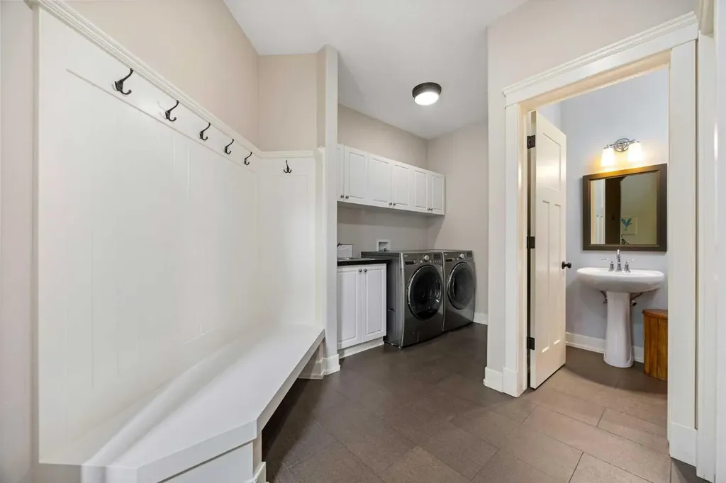 22 Strathridge Court SW Calgary AB T3H 4M2