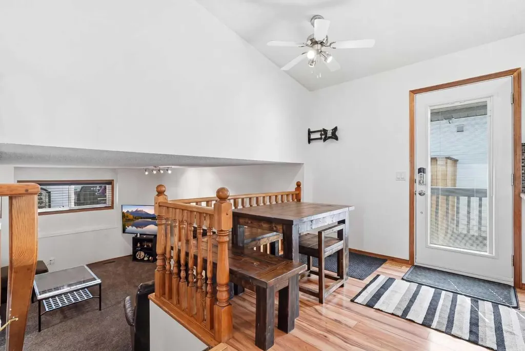 672 Macewan Drive NW Calgary AB T3K 3J5