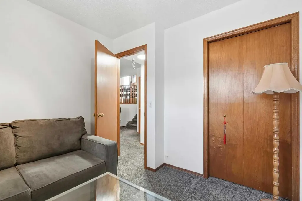 672 Macewan Drive NW Calgary AB T3K 3J5