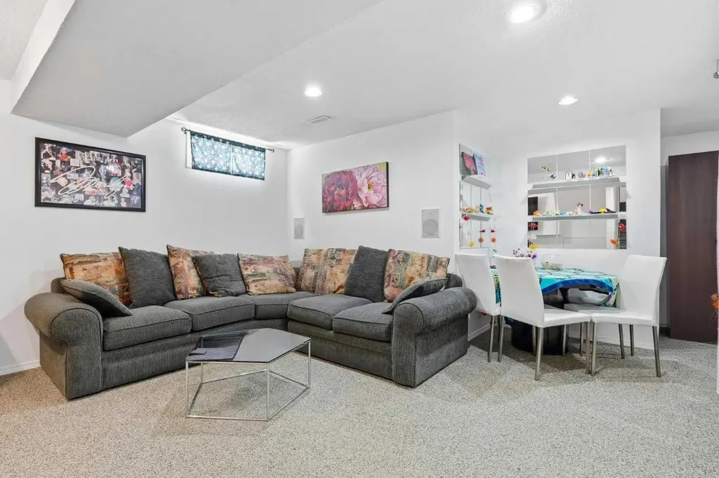 672 Macewan Drive NW Calgary AB T3K 3J5