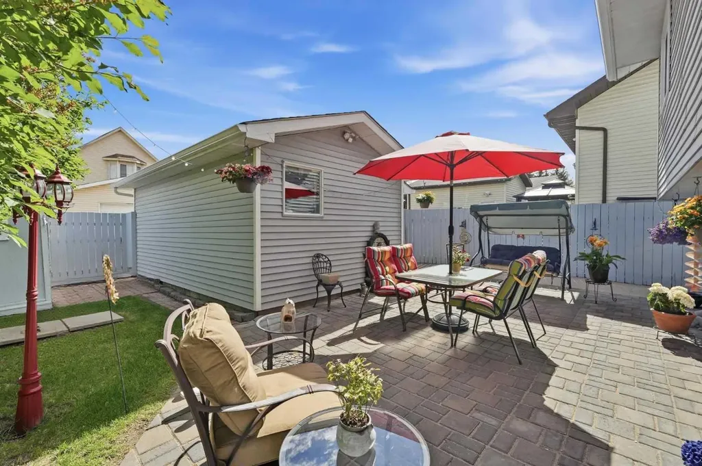 672 Macewan Drive NW Calgary AB T3K 3J5