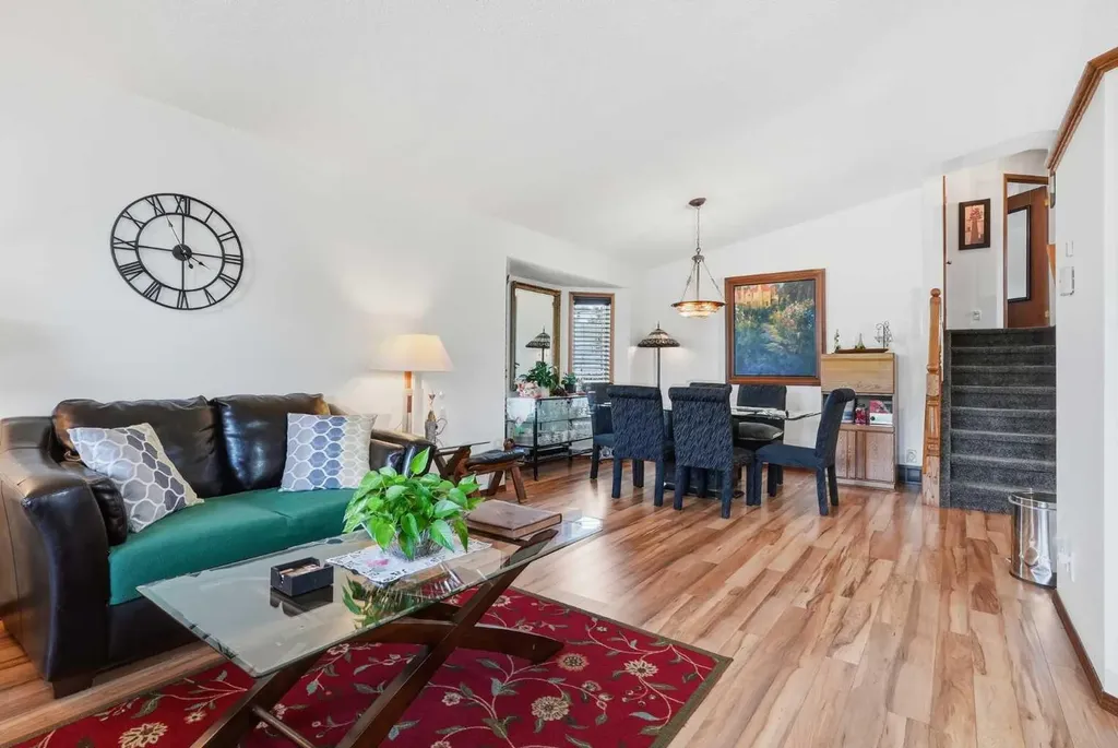 672 Macewan Drive NW Calgary AB T3K 3J5