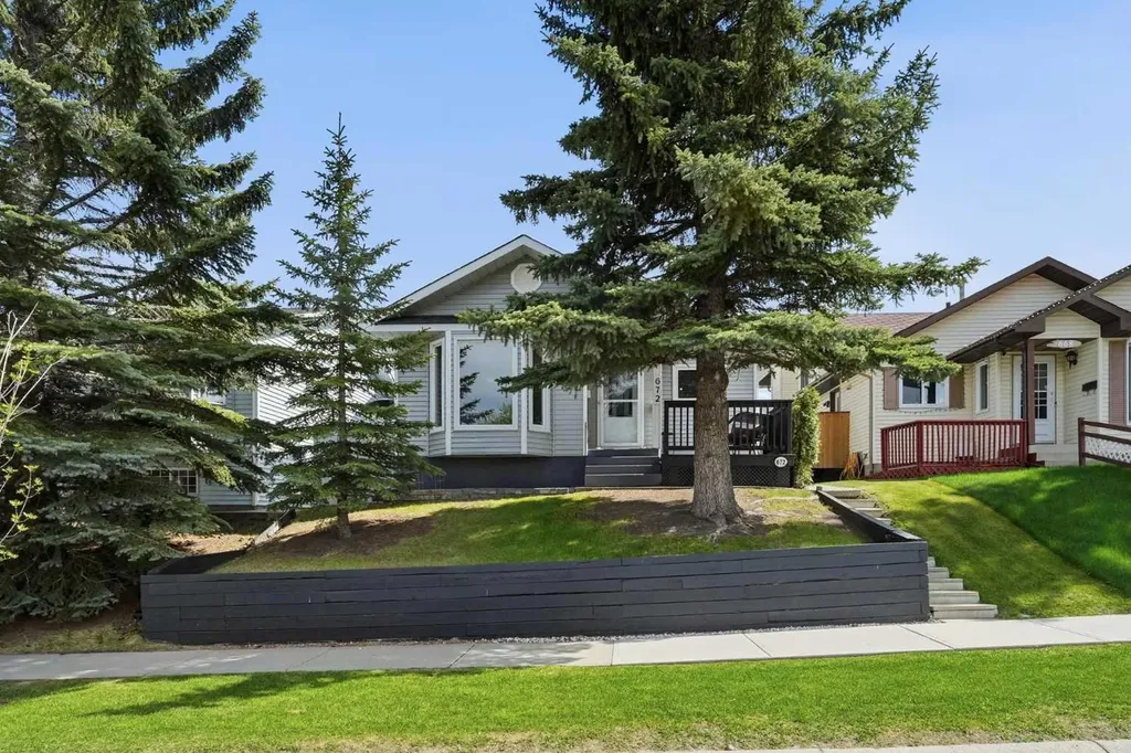 672 Macewan Drive NW Calgary AB T3K 3J5