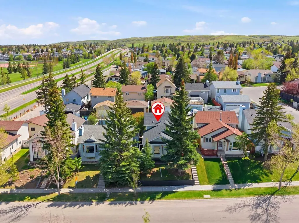 672 Macewan Drive NW Calgary AB T3K 3J5