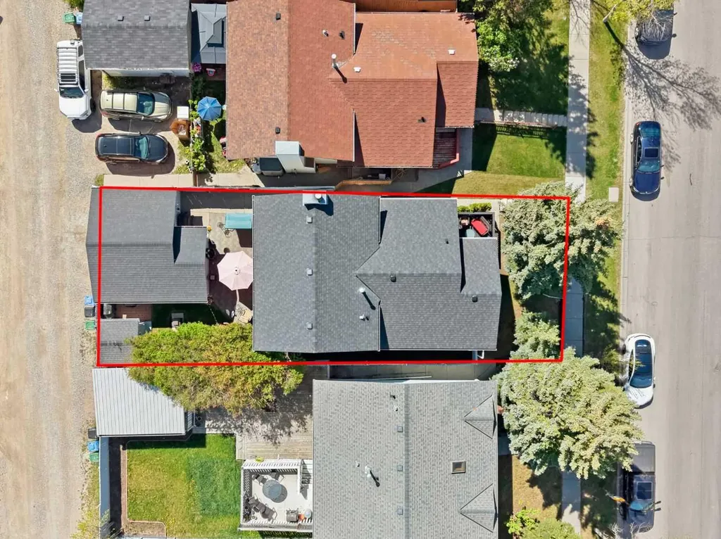 672 Macewan Drive NW Calgary AB T3K 3J5