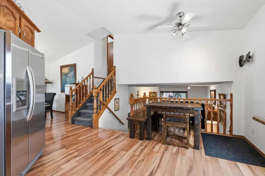 672 Macewan Drive NW Calgary AB T3K 3J5