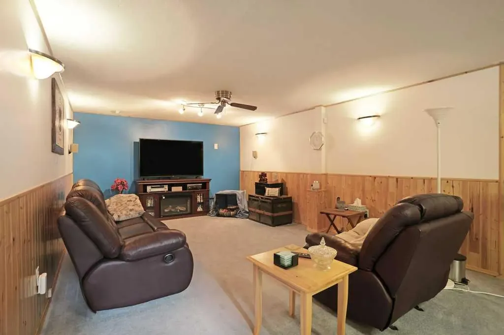 65 Eastbrook Drive Brooks AB T1R 0H8