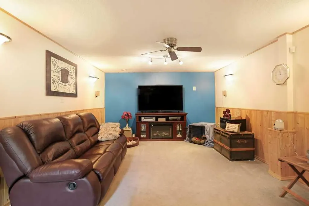 65 Eastbrook Drive Brooks AB T1R 0H8