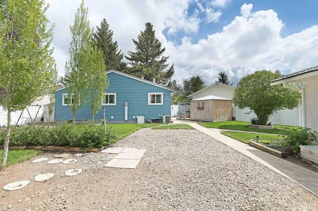 65 Eastbrook Drive Brooks AB T1R 0H8
