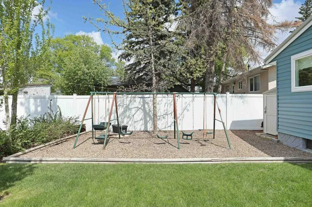 65 Eastbrook Drive Brooks AB T1R 0H8