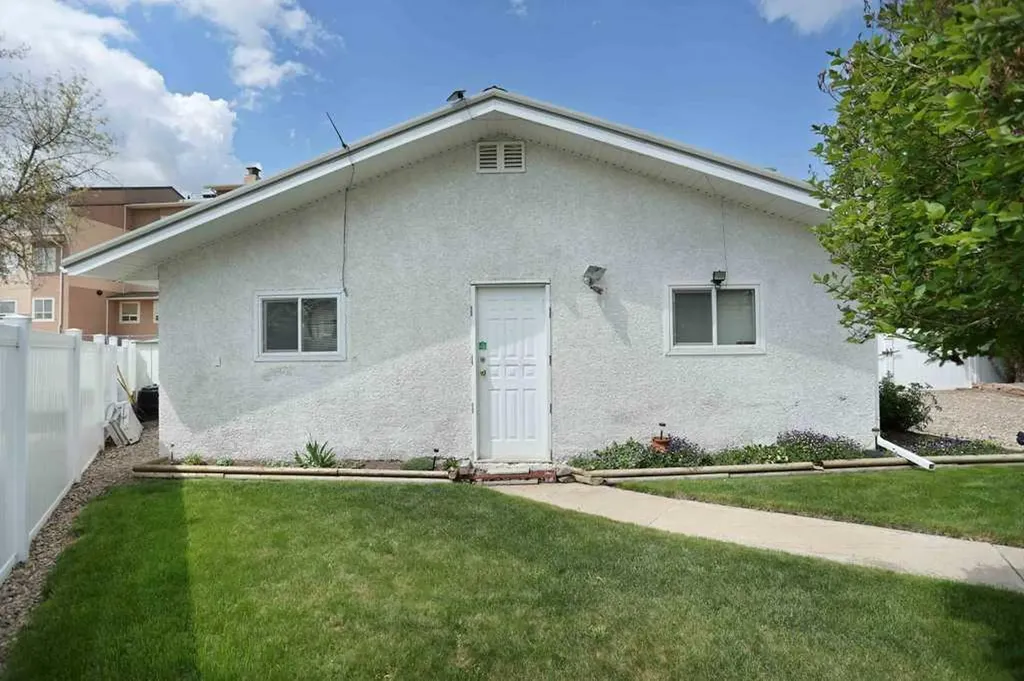 65 Eastbrook Drive Brooks AB T1R 0H8