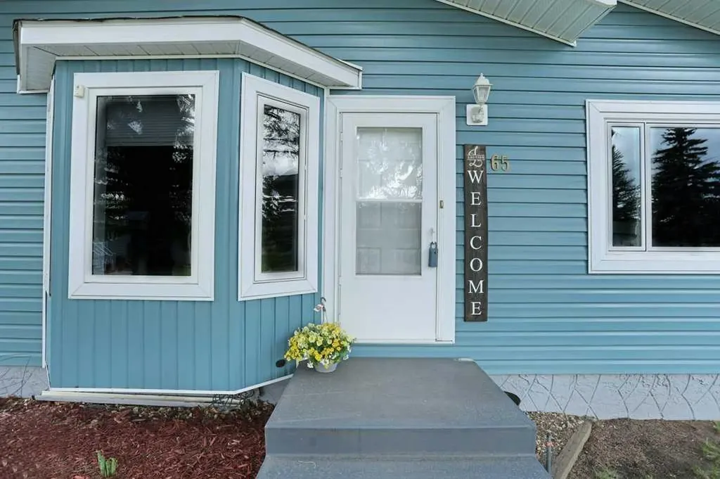 65 Eastbrook Drive Brooks AB T1R 0H8