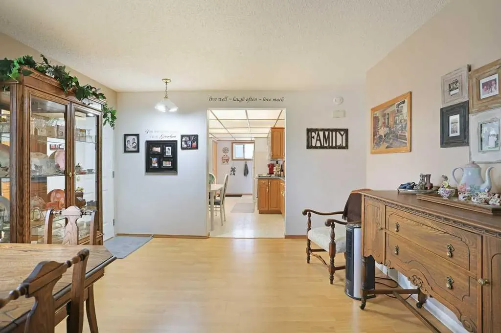 65 Eastbrook Drive Brooks AB T1R 0H8