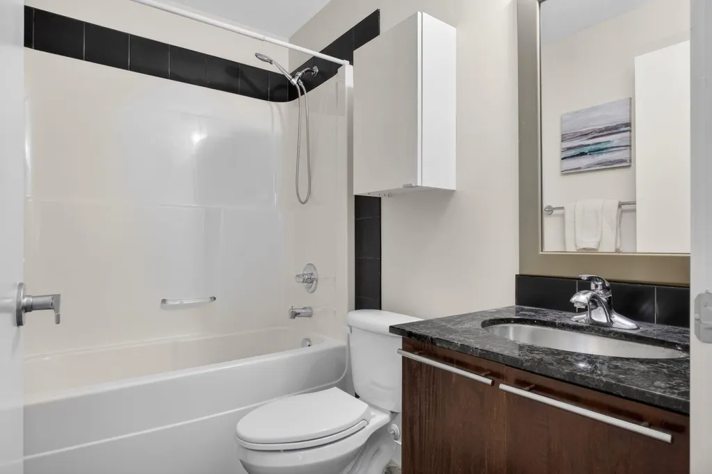 2420 34 Avenue SW Calgary AB T2T2C8