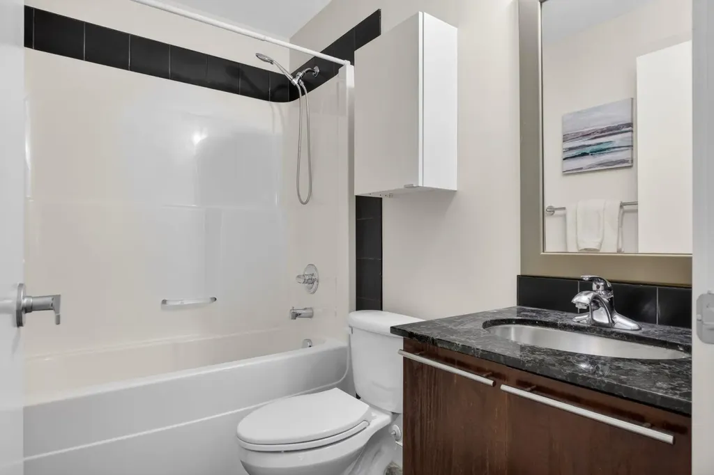 2420 34 Avenue SW Calgary AB T2T2C8