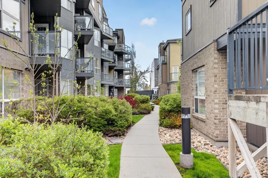 2420 34 Avenue SW Calgary AB T2T2C8