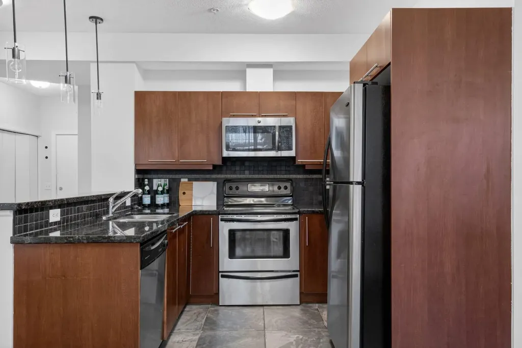 2420 34 Avenue SW Calgary AB T2T2C8