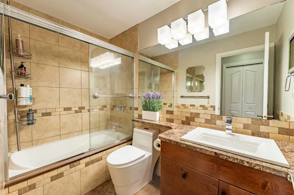 248 Templevale Road NE Calgary AB T1Y 4W3