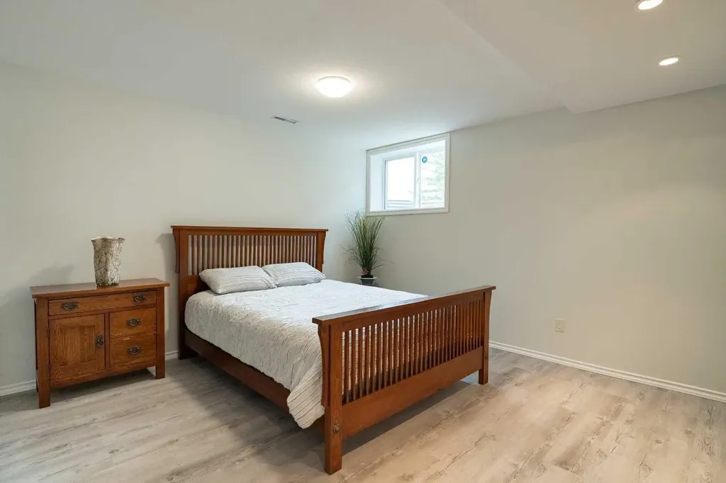 248 Templevale Road NE Calgary AB T1Y 4W3