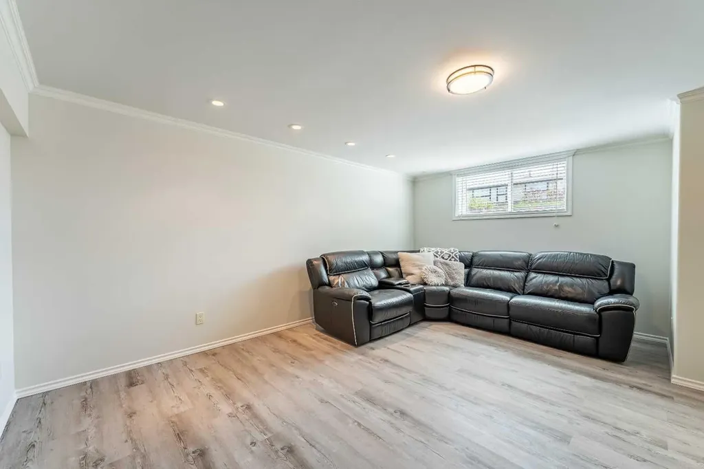 248 Templevale Road NE Calgary AB T1Y 4W3