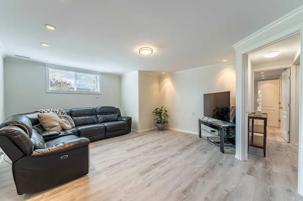 248 Templevale Road NE Calgary AB T1Y 4W3