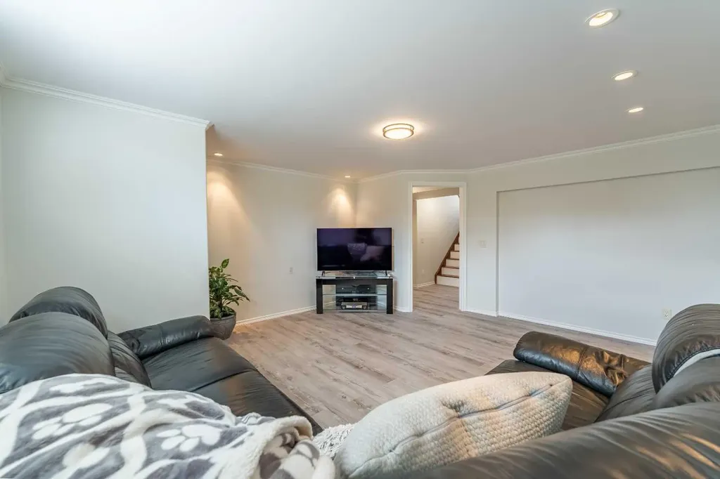 248 Templevale Road NE Calgary AB T1Y 4W3