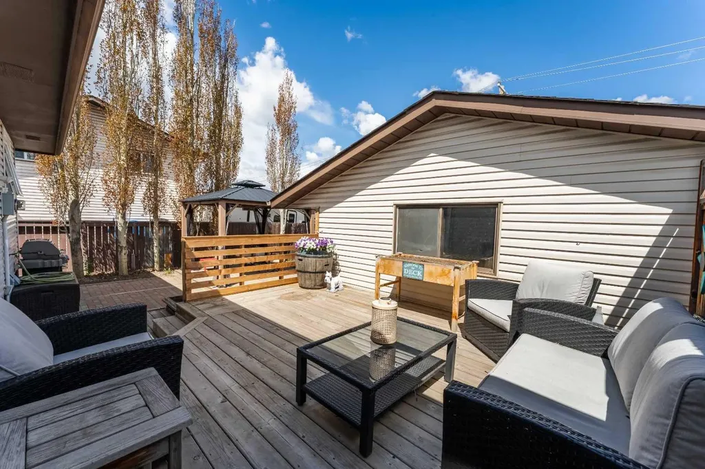 248 Templevale Road NE Calgary AB T1Y 4W3