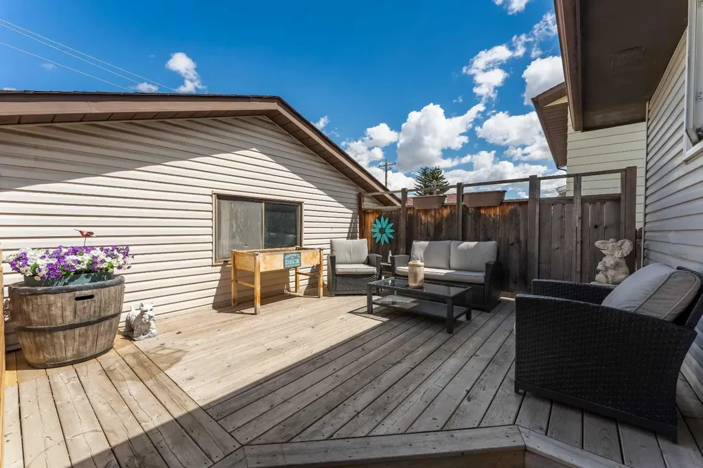 248 Templevale Road NE Calgary AB T1Y 4W3