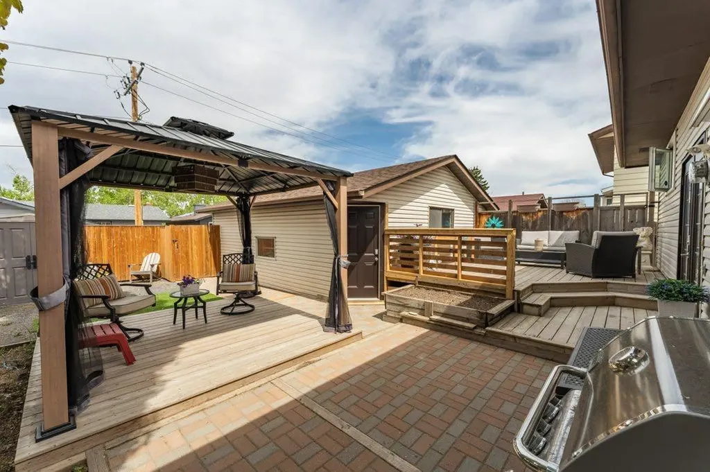248 Templevale Road NE Calgary AB T1Y 4W3