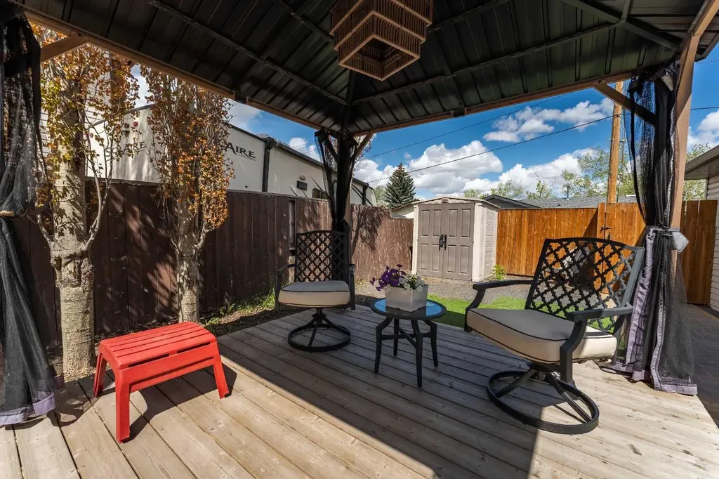 248 Templevale Road NE Calgary AB T1Y 4W3
