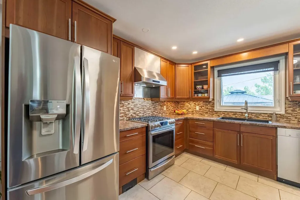 248 Templevale Road NE Calgary AB T1Y 4W3