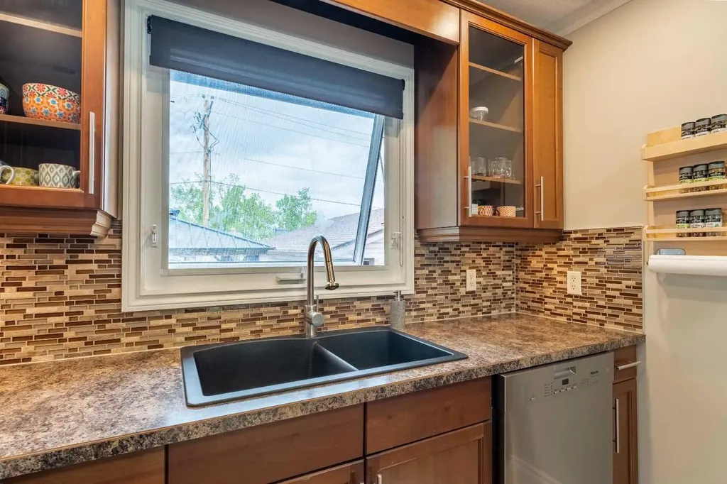 248 Templevale Road NE Calgary AB T1Y 4W3