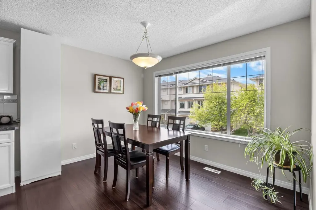 33 Country Hills Cove NW Calgary AB T3K 5G7