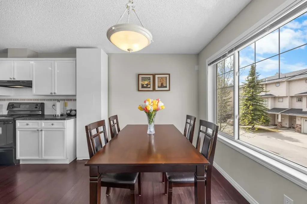 33 Country Hills Cove NW Calgary AB T3K 5G7