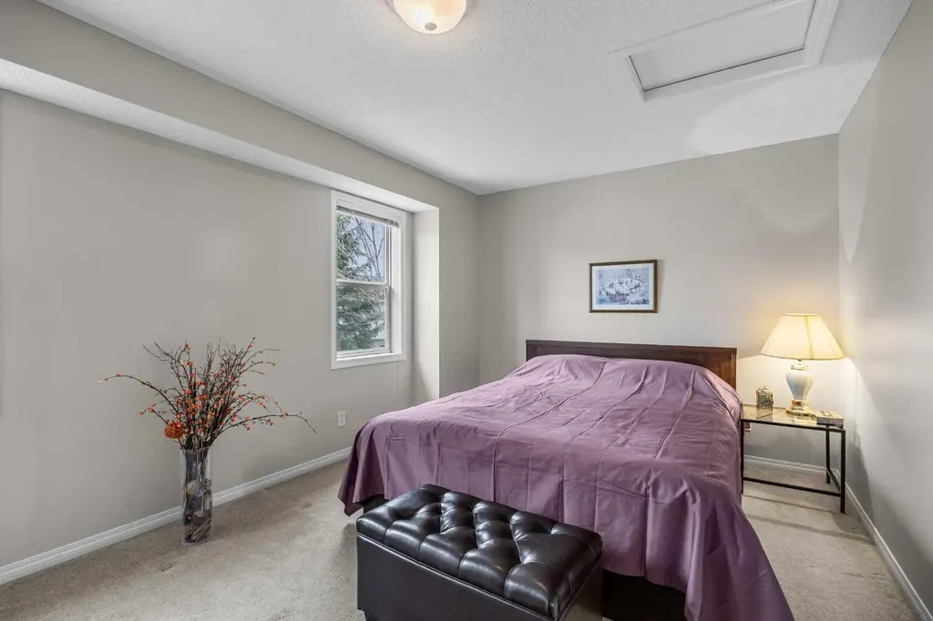 33 Country Hills Cove NW Calgary AB T3K 5G7