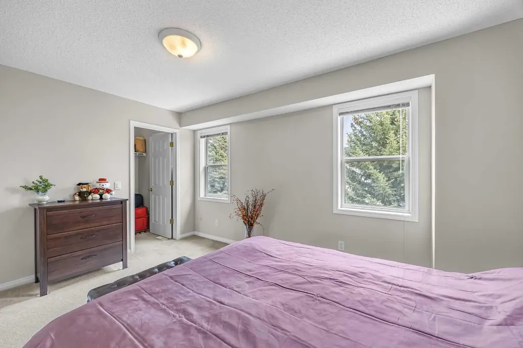 33 Country Hills Cove NW Calgary AB T3K 5G7