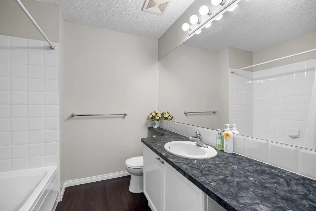 33 Country Hills Cove NW Calgary AB T3K 5G7
