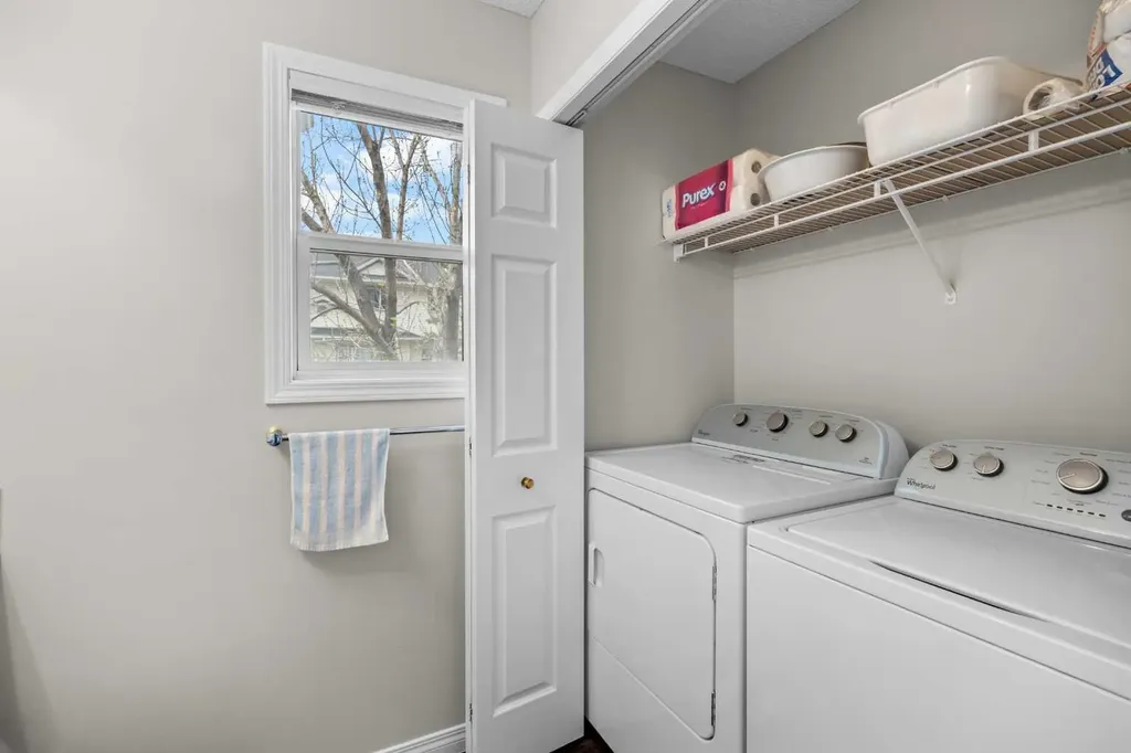 33 Country Hills Cove NW Calgary AB T3K 5G7