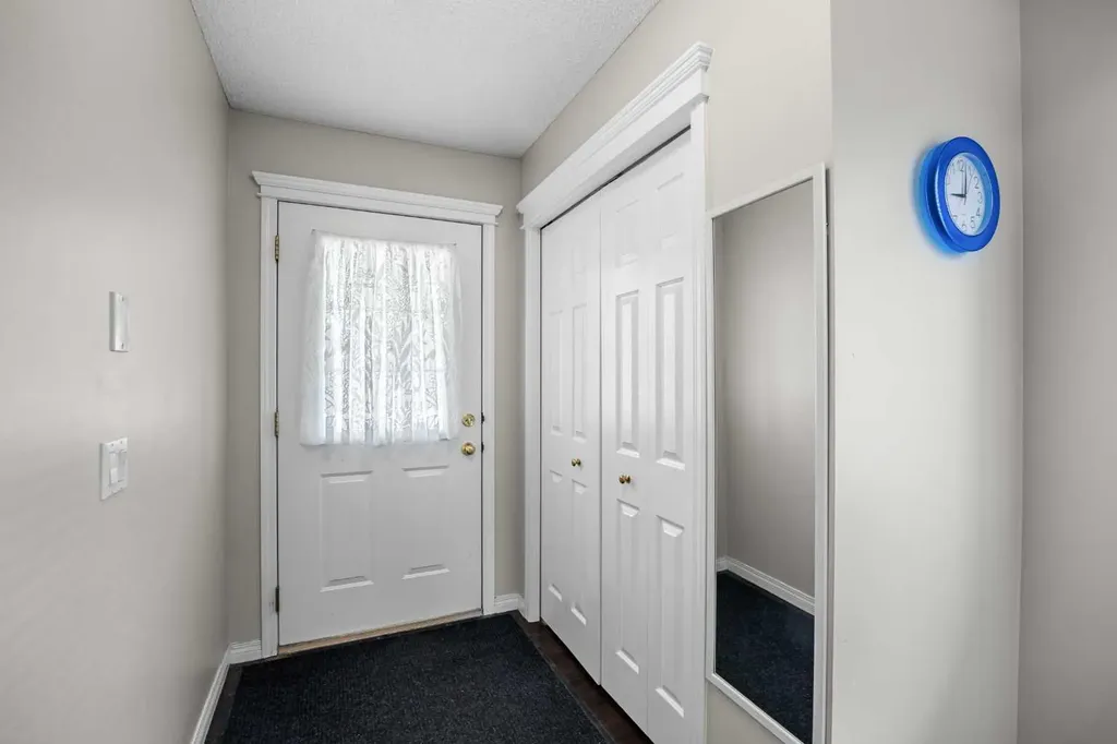 33 Country Hills Cove NW Calgary AB T3K 5G7