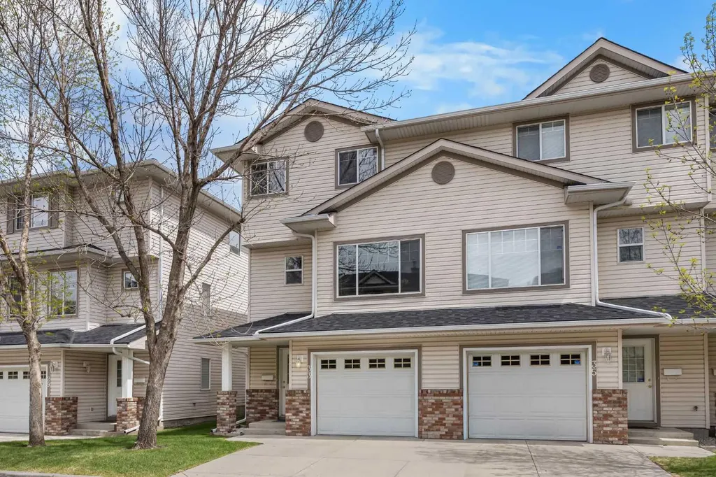 33 Country Hills Cove NW Calgary AB T3K 5G7