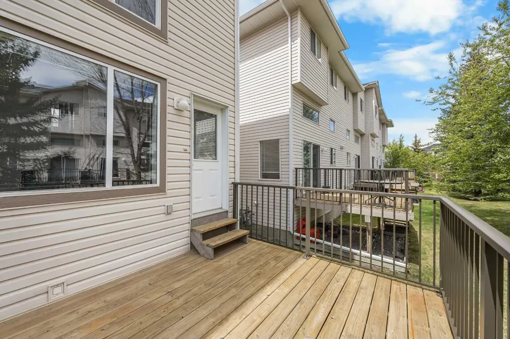 33 Country Hills Cove NW Calgary AB T3K 5G7
