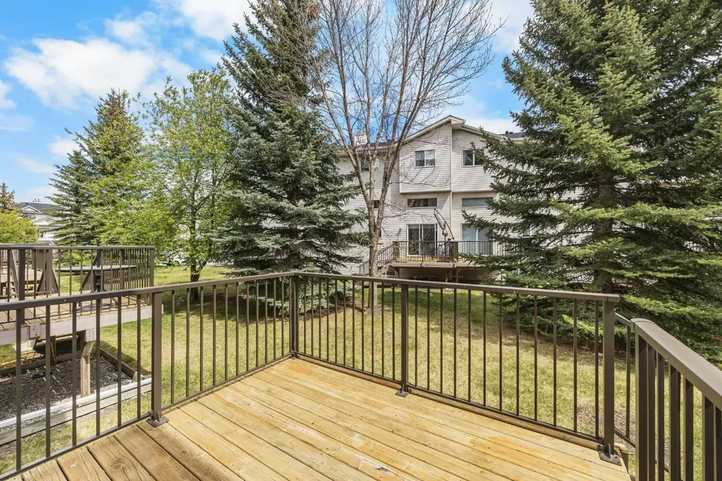 33 Country Hills Cove NW Calgary AB T3K 5G7