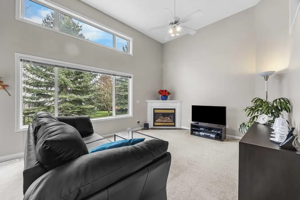 33 Country Hills Cove NW Calgary AB T3K 5G7