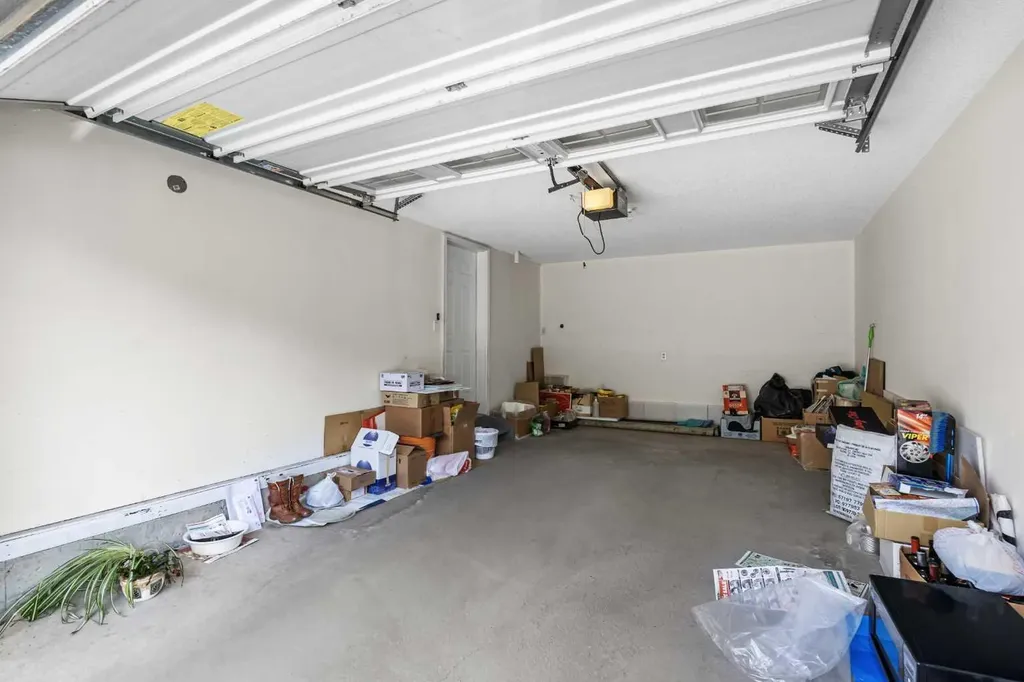 33 Country Hills Cove NW Calgary AB T3K 5G7