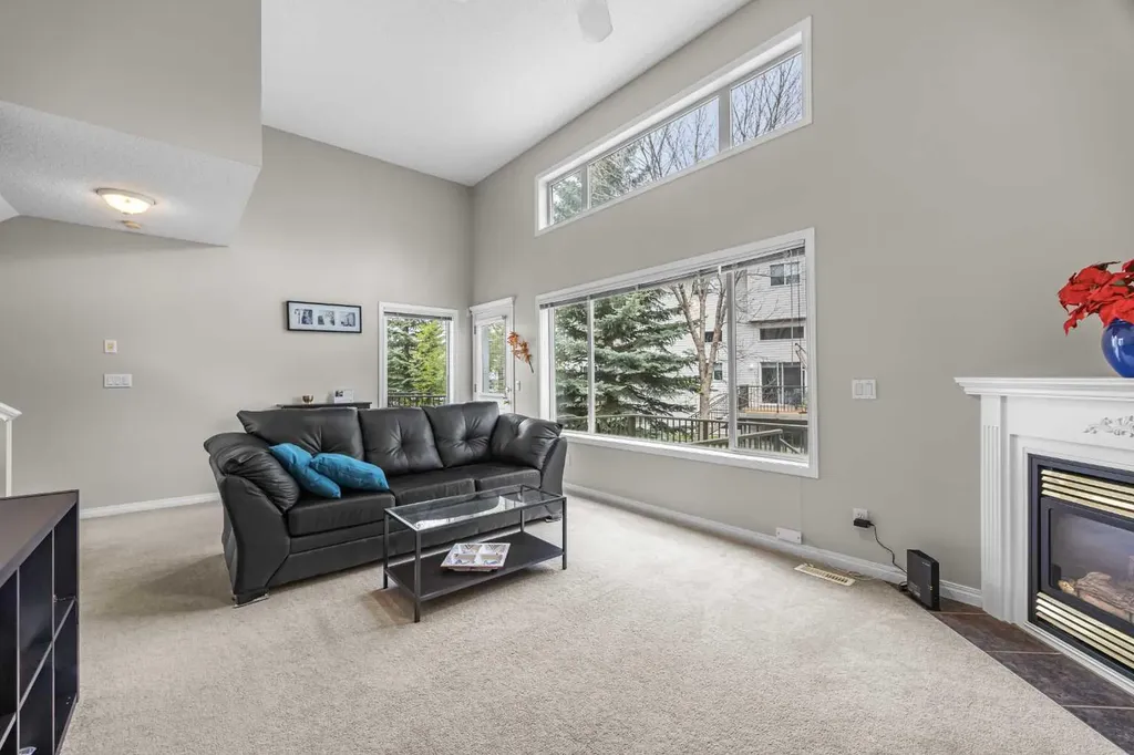 33 Country Hills Cove NW Calgary AB T3K 5G7