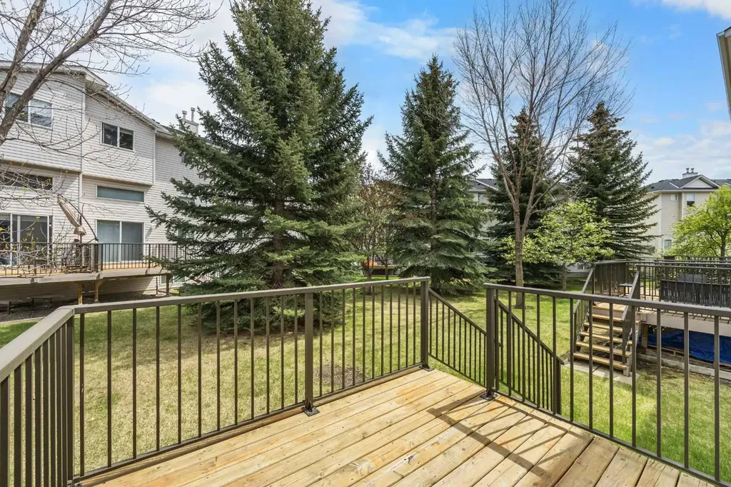 33 Country Hills Cove NW Calgary AB T3K 5G7
