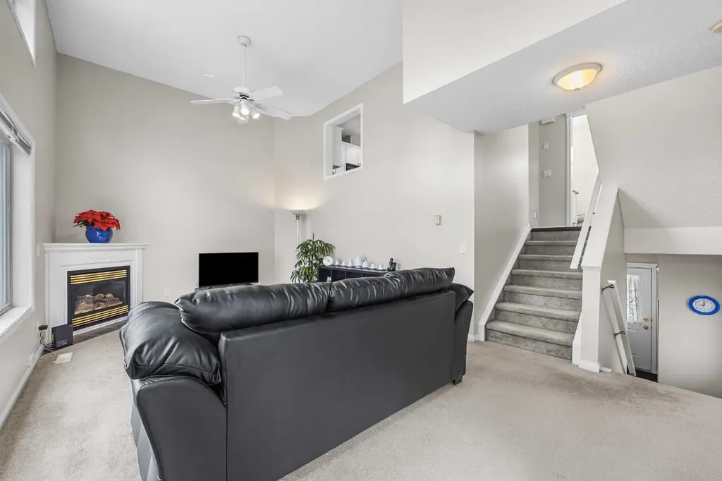33 Country Hills Cove NW Calgary AB T3K 5G7
